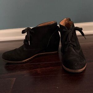Susina Size 8 Elegant Black Suede Lace-Up Ankle Boots for Women